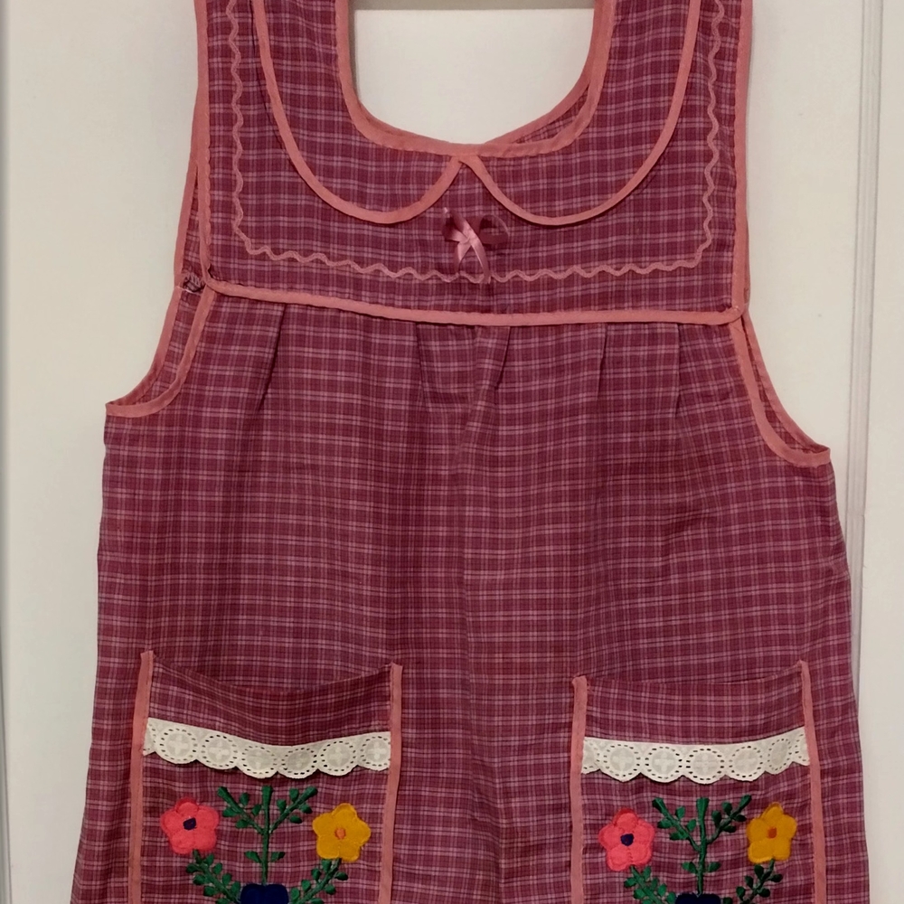 Mauve Colored Plaid OPEN SMOCK APRON with Floral Pockets